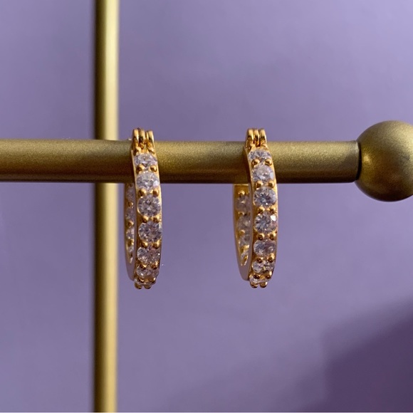 Small hoop earrings - Picture 2 of 9